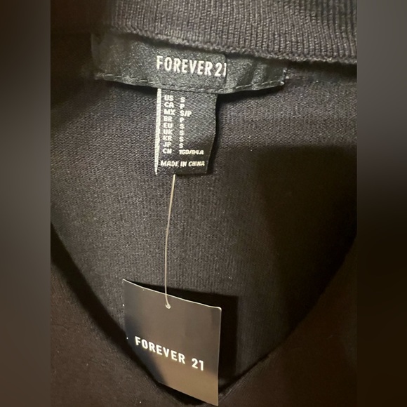 Keyhole Sweater Black Small Forever 21 NWT - Picture 2 of 3